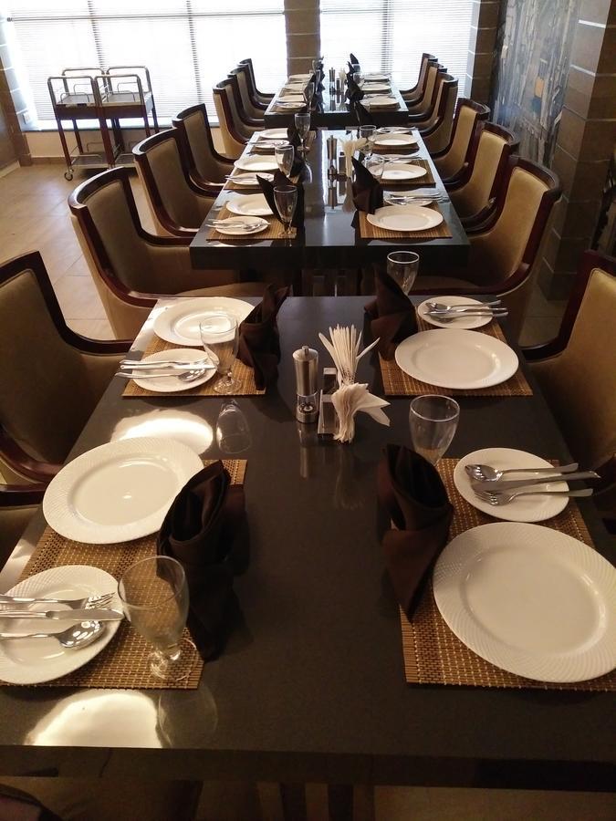 Hotel Kama International Gorakhpur Extérieur photo
