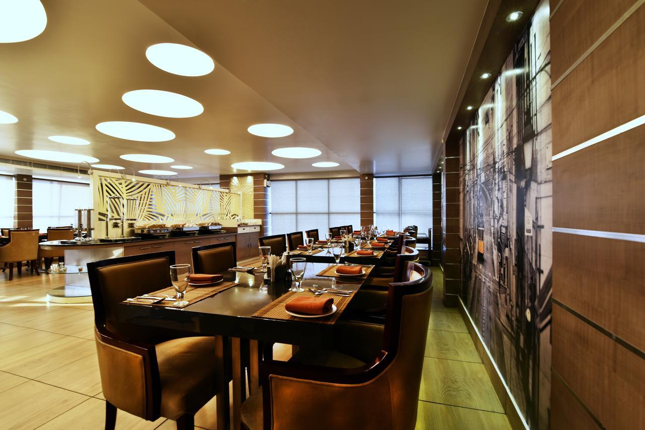 Hotel Kama International Gorakhpur Extérieur photo