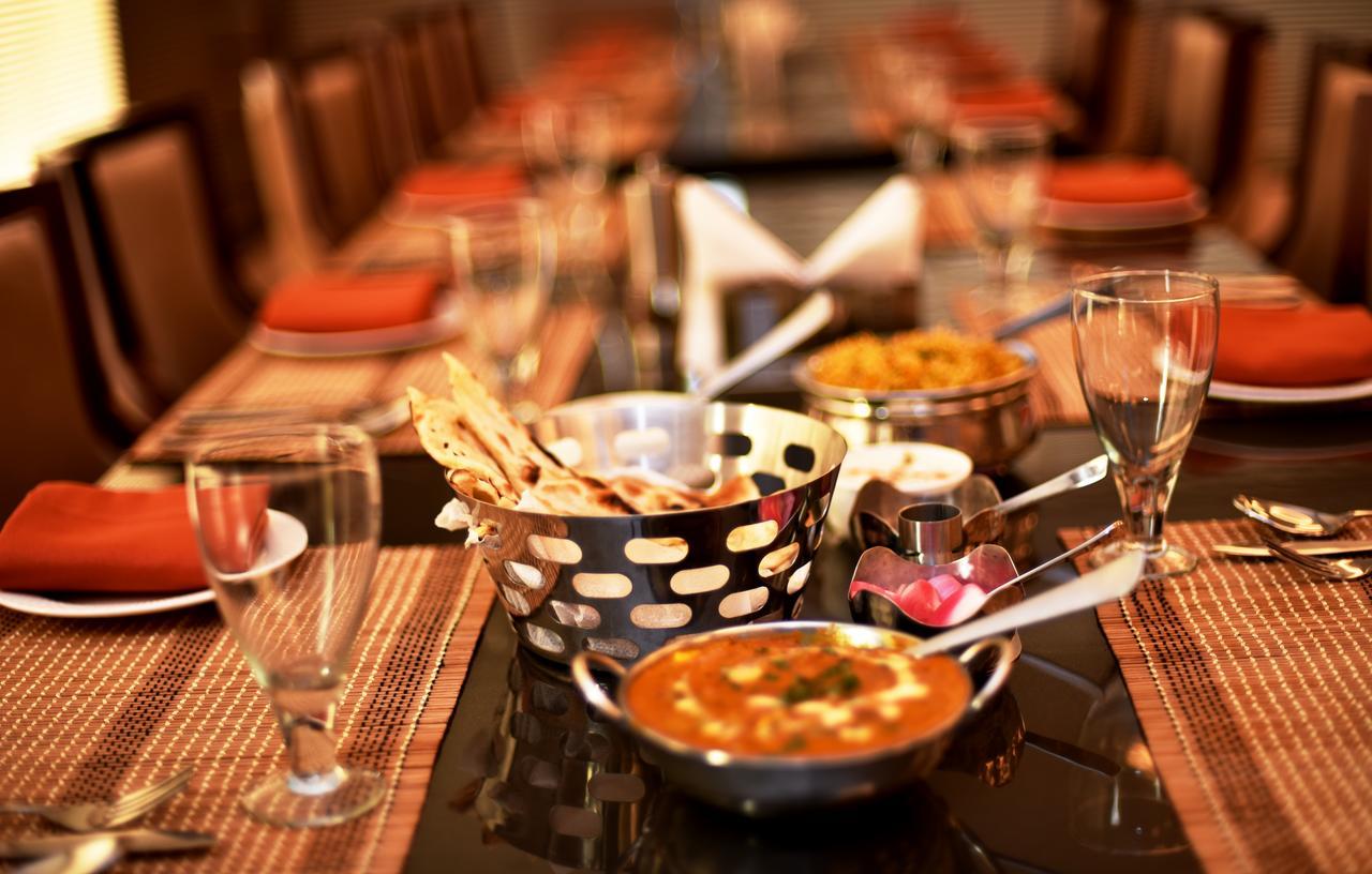 Hotel Kama International Gorakhpur Extérieur photo